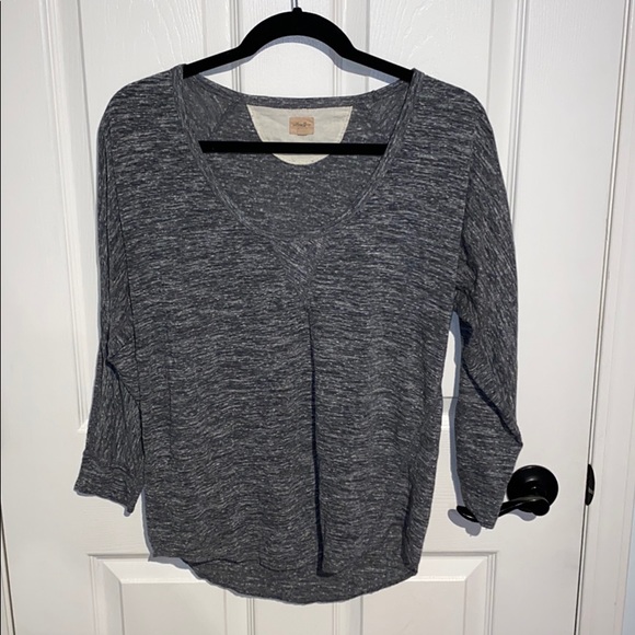 Quarter sleeve aritzia shirt - Picture 1 of 2